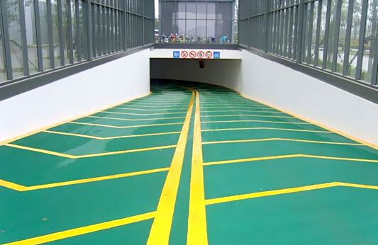 車庫(kù)止滑坡道